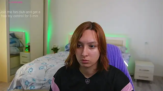 Snapshot of LilyannRosse chatting on 12, 10, 2025 LilyannRosse online show from 12, 10, 2025