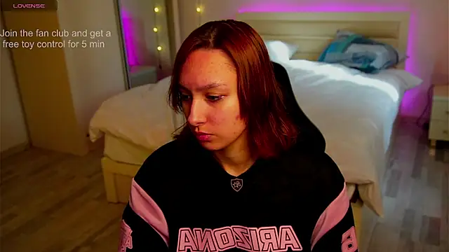 Snapshot of LilyannRosse chatting on 26, 10, 2025 LilyannRosse online show from 26, 10, 2025