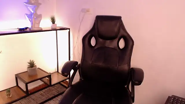 Snapshot of SweetVenuss_ chatting on 29, 10, 2025 SweetVenuss  online show from 29, 10, 2025