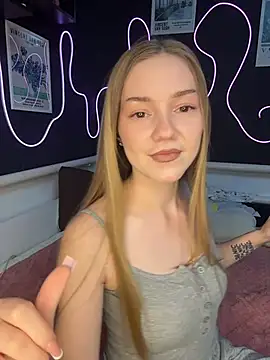 MilaMoone online show from 3, 3, 2026