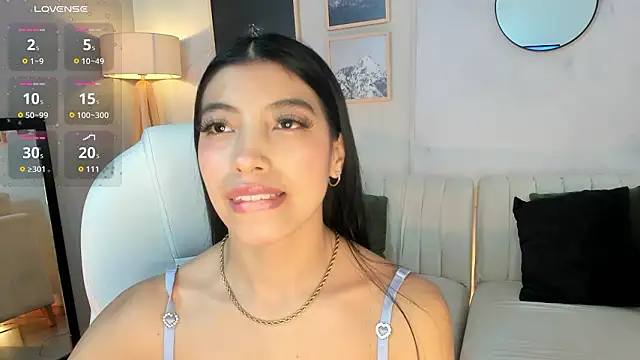 Tiffany Low online show from 26, 2, 2026