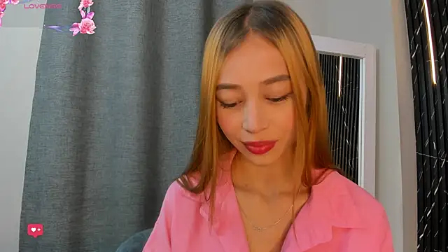 Naomi Rousse online show from 4, 5, 2026