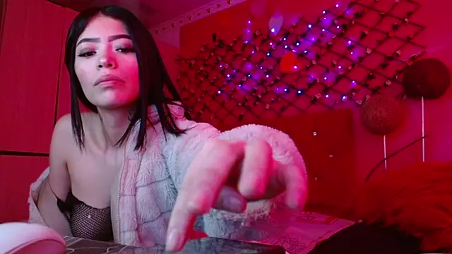 Zoe kler online show from 4, 11, 2025