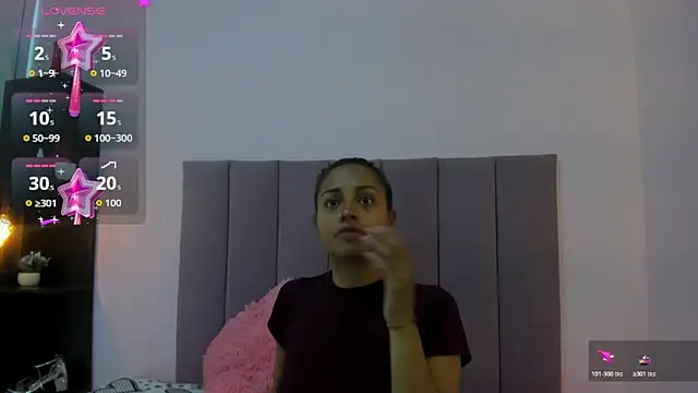 HoollyHendrix online show from 18, 10, 2025