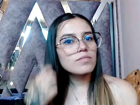 CRISTALHERRANZ online show from 1, 10, 2025