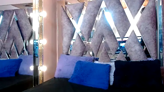 CRISTALHERRANZ online show from 4, 10, 2025