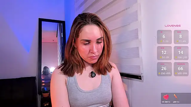 SarahCastillo  online show from 22, 9, 2025