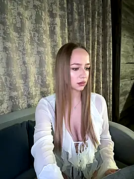 MissOyee online show from 15, 11, 2025