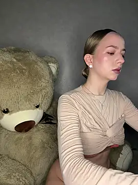 MissOyee online show from 6, 3, 2026