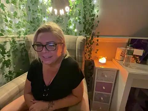 BonnyDesire online show from 10, 11, 2025