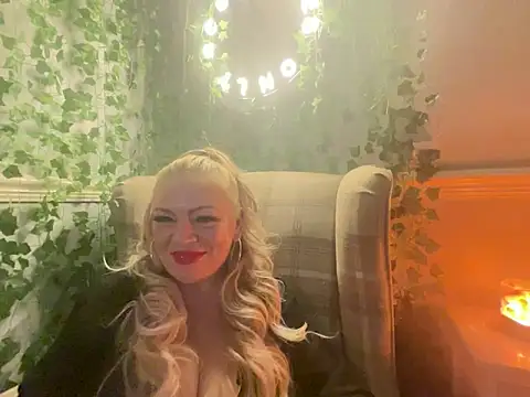 BonnyDesire online show from 25, 11, 2025