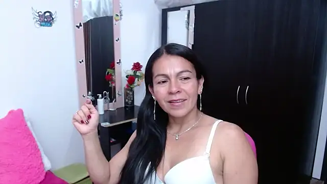 camilavargas  online show from 12, 10, 2025