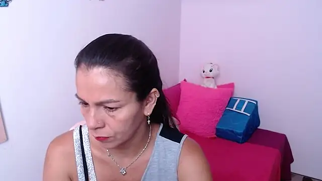 camilavargas  online show from 9, 4, 2026