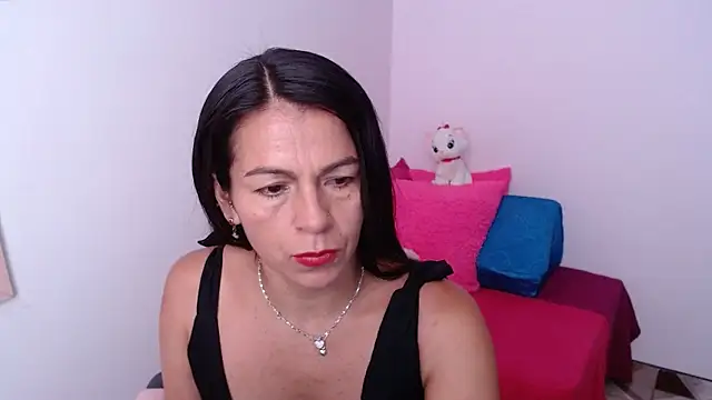 camilavargas  online show from 11, 4, 2026
