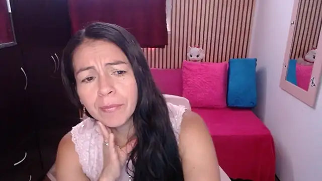 camilavargas  online show from 14, 4, 2026