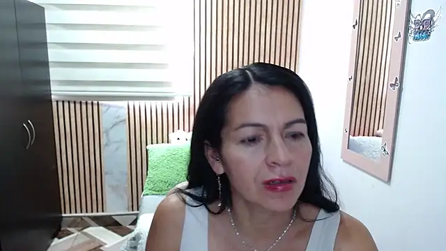 camilavargas  online show from 28, 4, 2026