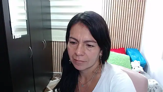 camilavargas  online show from 11, 5, 2026