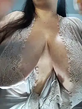 LucyDiamonds1 online show from 2, 5, 2026
