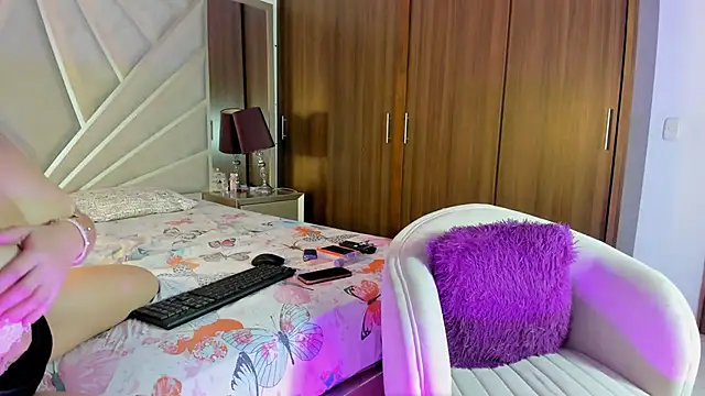 Snapshot of LiaRusselll_ chatting on 27, 9, 2025 LiaRusselll  online show from 27, 9, 2025