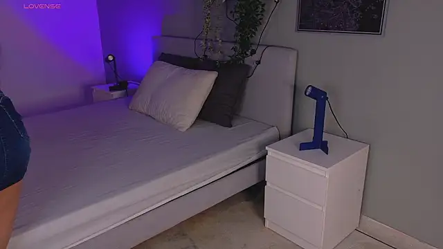 KeendraFox  online show from 13, 3, 2026