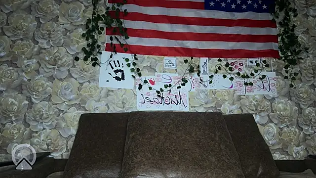 Snapshot of sweeet_strawberies chatting on 8, 10, 2025 sweeet strawberies online show from 8, 10, 2025