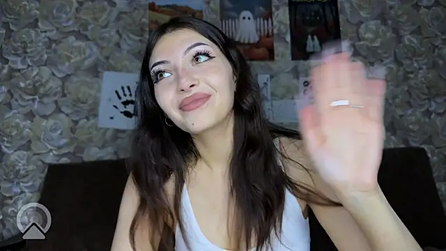 Snapshot of sweeet_strawberies chatting on 29, 10, 2025 sweeet strawberies online show from 29, 10, 2025