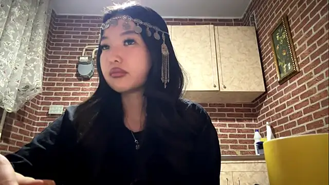 EmmaLeexth online show from 19, 2, 2026