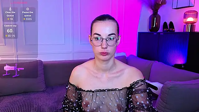 Snapshot of EmmaJakson chatting on 14, 10, 2025 EmmaJakson online show from 14, 10, 2025
