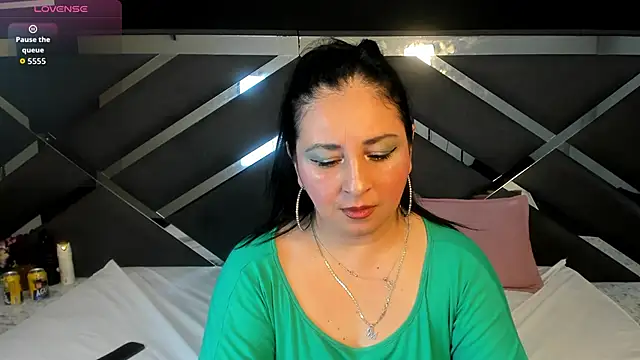 Snapshot of AgataThompson_ chatting on 2, 12, 2025 AgataThompson online show from 2, 12, 2025