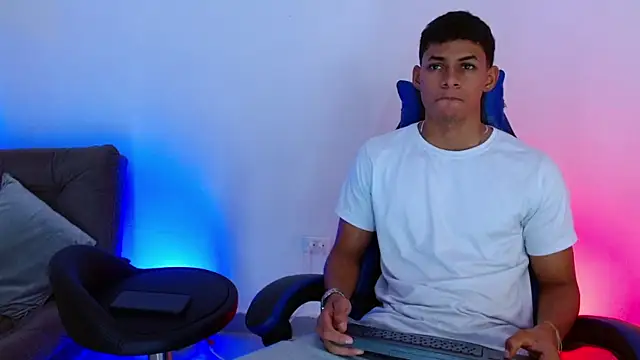 deivid bigcock1 online show from 8, 8, 2026