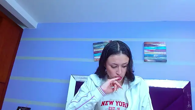 Snapshot of Emily_Swiftt chatting on 15, 11, 2025 Emily Swiftt online show from 15, 11, 2025