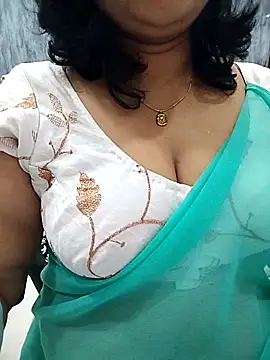 Snapshot of divya-jannu chatting on 17, 10, 2025 divya-jannu online show from 17, 10, 2025