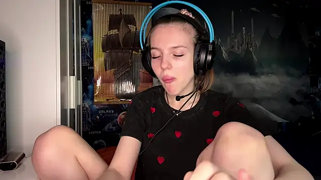 Elira Breeze online show from 4, 11, 2025