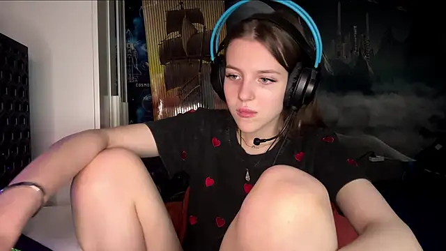 Elira Breeze online show from 5, 11, 2025