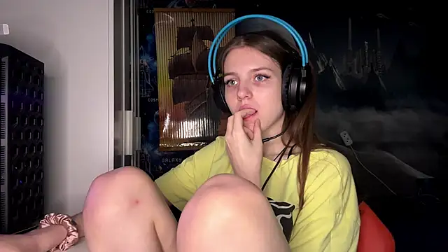 Elira Breeze online show from 9, 11, 2025