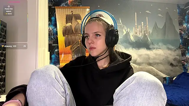 Elira Breeze online show from 18, 12, 2025