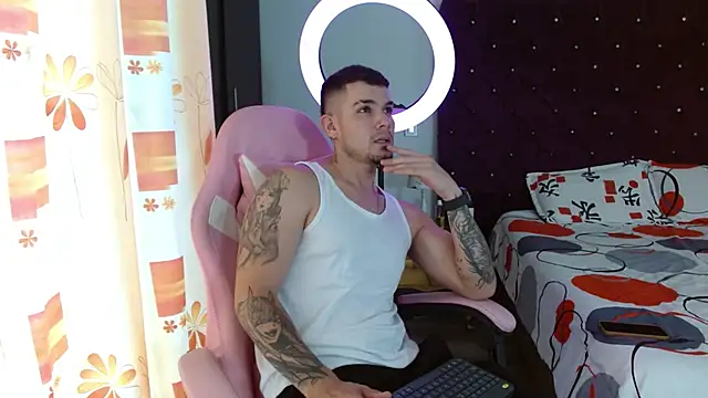 BooyHott  online show from 31, 10, 2025