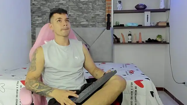 BooyHott  online show from 11, 1, 2026