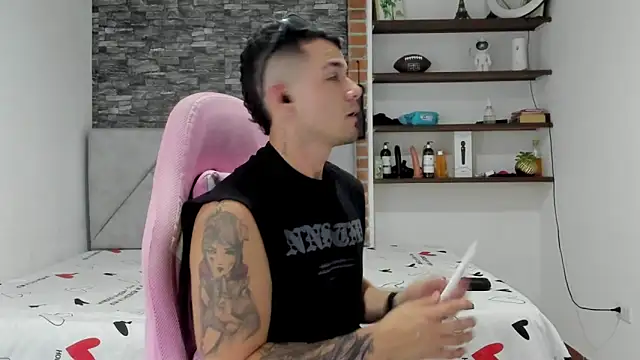 BooyHott  online show from 5, 3, 2026