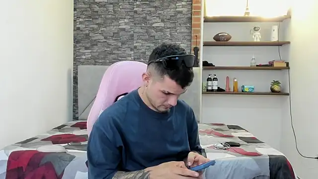 BooyHott  online show from 8, 3, 2026