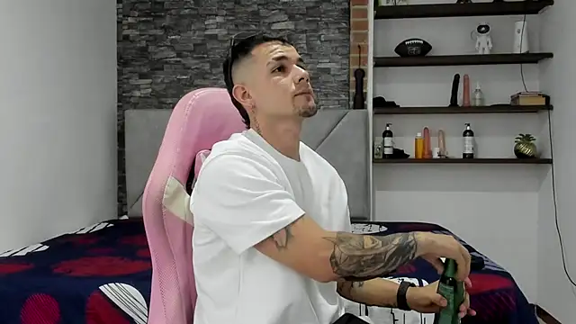 BooyHott  online show from 13, 3, 2026