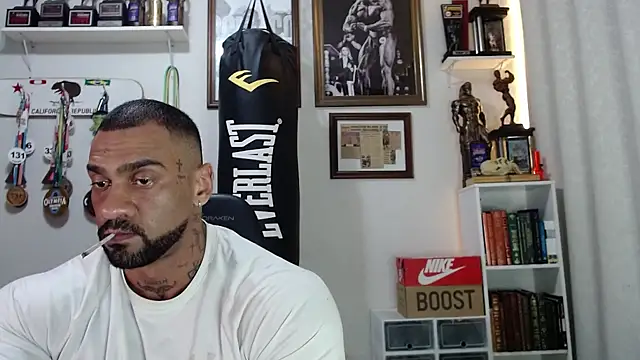 Snapshot of henryhadesflirt chatting on 3, 11, 2025 henryhadesflirt online show from 3, 11, 2025