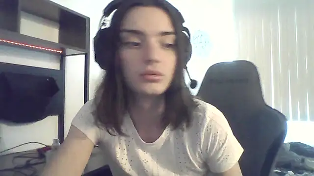 Snapshot of Luna_Samosienko chatting on 1, 10, 2025 Luna Samosienko online show from 1, 10, 2025