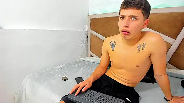 Julian wolf18 online show from 8, 11, 2025