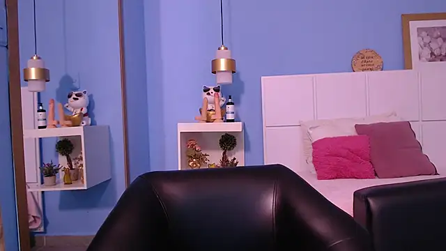 PenelopeBond online show from 1, 10, 2025