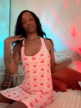 Snapshot of LoveDreaux chatting on 15, 12, 2025 LoveDreaux online show from 15, 12, 2025