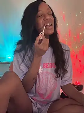 Snapshot of LoveDreaux chatting on 18, 12, 2025 LoveDreaux online show from 18, 12, 2025