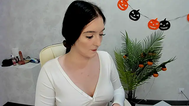Lesley Wins online show from 23, 10, 2025