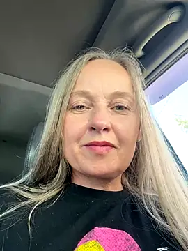 Snapshot of B_i_r_d_i_e chatting on 22, 9, 2025 B i r d i e online show from 22, 9, 2025