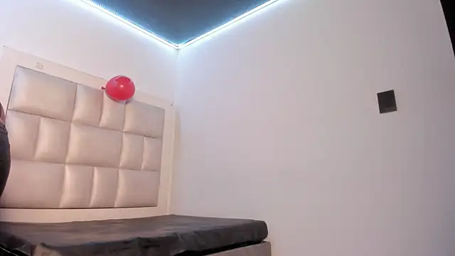 Snapshot of peyton__wat chatting on 9, 7, 2026 peyton wat online show from 9, 7, 2026